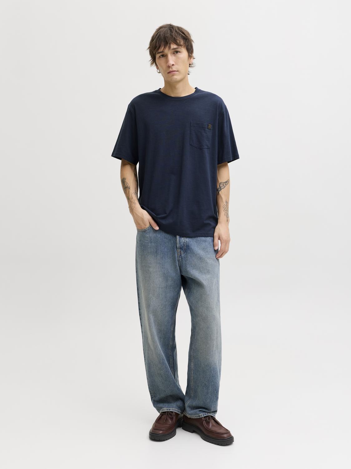 model_shot-front_full
